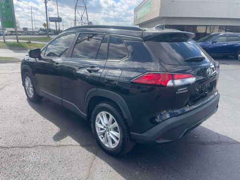 Used 2022 Toyota Corolla Cross LE image 3