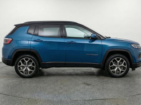 Used 2025 Jeep Compass Limited image 11