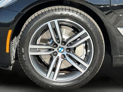 Used 2021 BMW 530e w/ Convenience Package image 25
