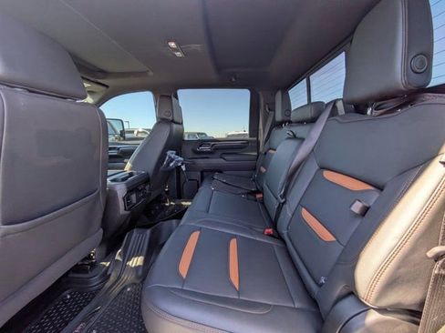 Used 2024 GMC Sierra 2500 AT4 w/ AT4 Premium Plus Package image 11