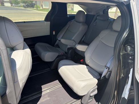 Used 2025 Toyota Sienna XLE w/ XLE Plus Package AWD/4WD image 7