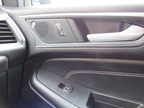 Used 2024 Ford Edge Titanium image 27