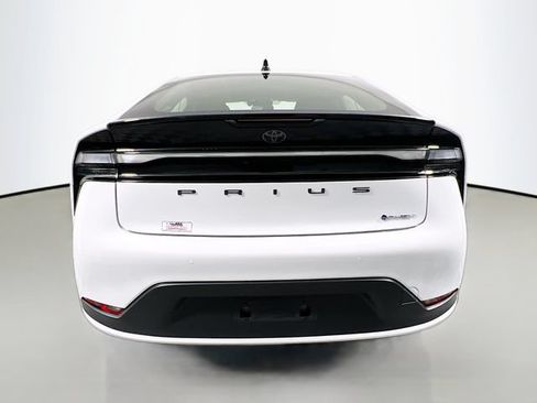 New 2026 Toyota Prius Plug-In Hybrid FWD image 4