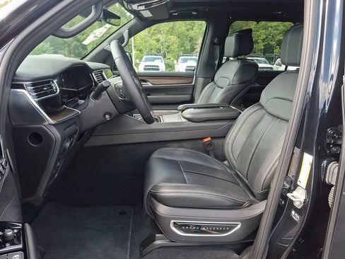 Used 2025 Jeep Grand Wagoneer 4WD w/ 8-Passenger Seating Package image 13