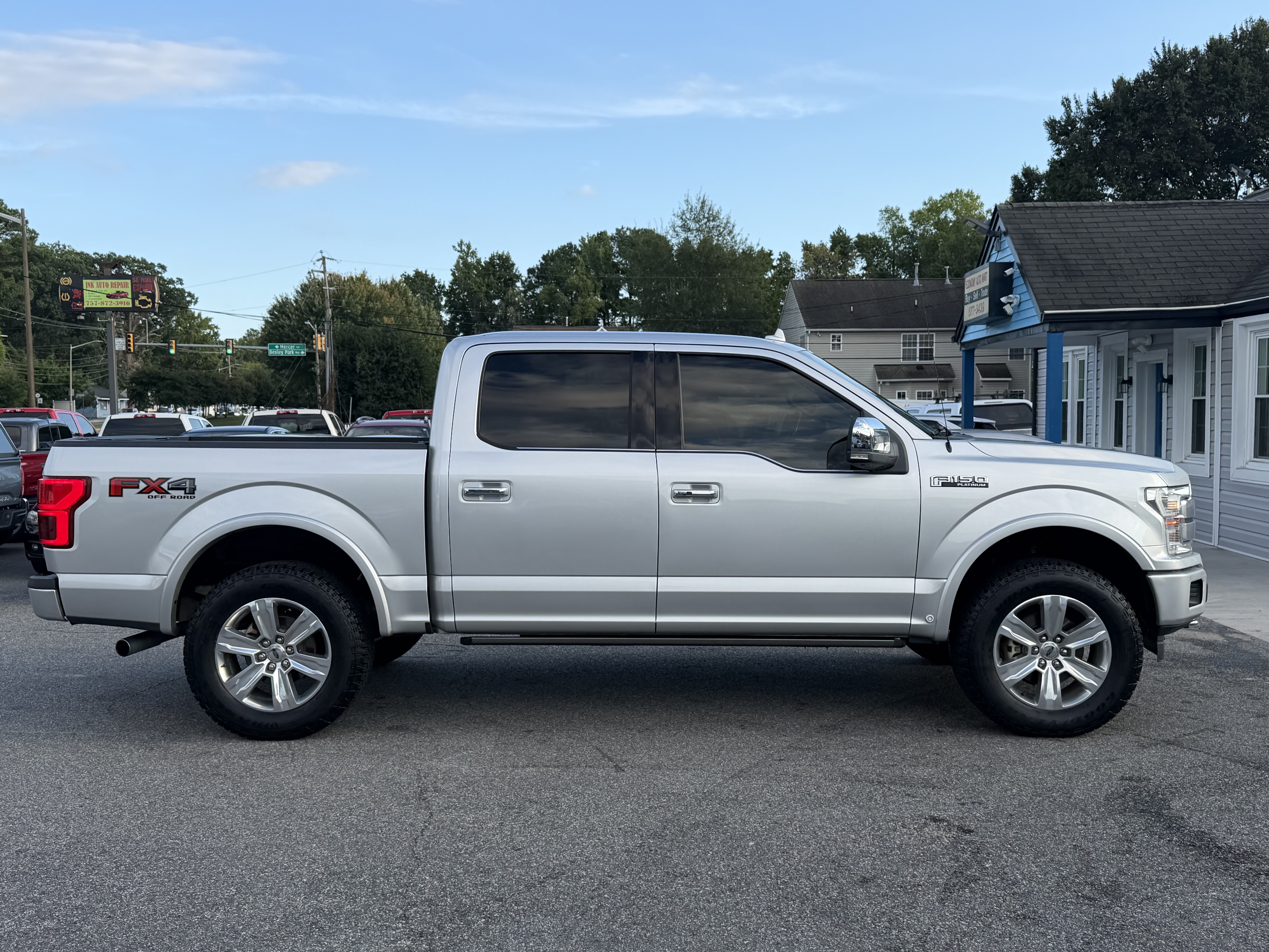 Used 2019 Ford F150 Platinum w/ Equipment Group 701A Luxury AWD/4WD image 4