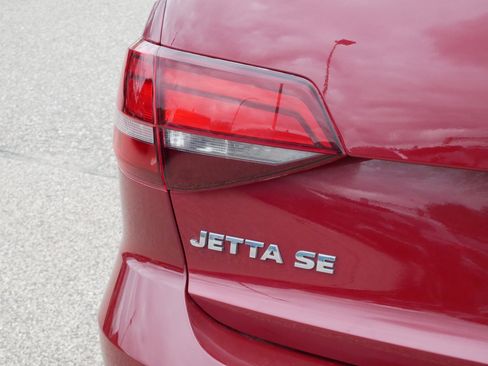 Used 2017 Volkswagen Jetta SE FWD image 17