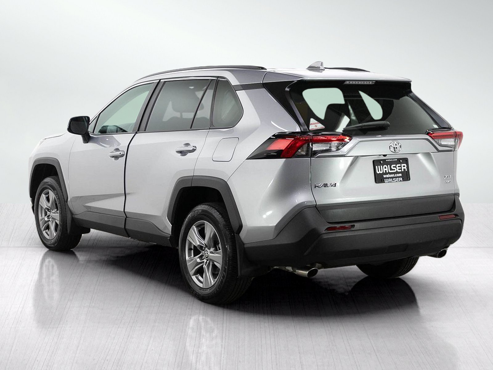 Used 2024 Toyota RAV4 XLE AWD/4WD image 5
