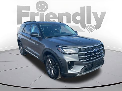 Used 2025 Ford Explorer Active w/ Active Comfort Package image 3