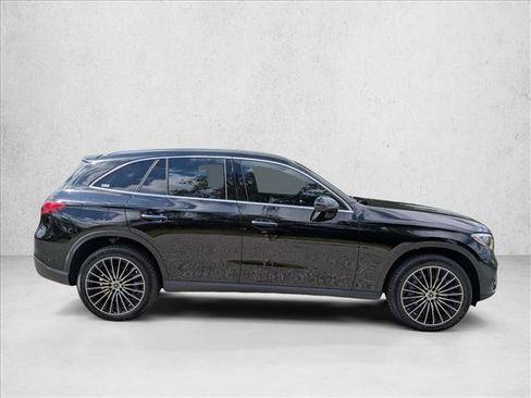 Used 2025 Mercedes-Benz GLC 300 image 4
