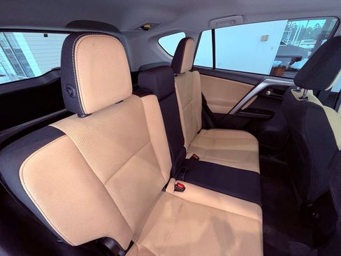 Used 2018 Toyota RAV4 XLE FWD image 10