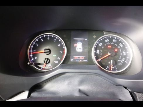 Used 2021 Toyota RAV4 XLE w/ Convenience Package FWD image 21