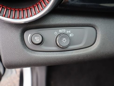 Used 2024 Chevrolet Trax RS w/ Sunroof Package FWD image 9
