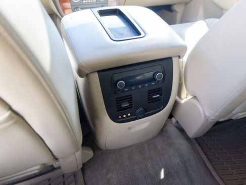 Used 2011 Chevrolet Avalanche LTZ AWD/4WD image 34