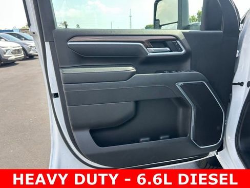 Used 2025 Chevrolet Silverado 2500 LT w/ Convenience Package image 12