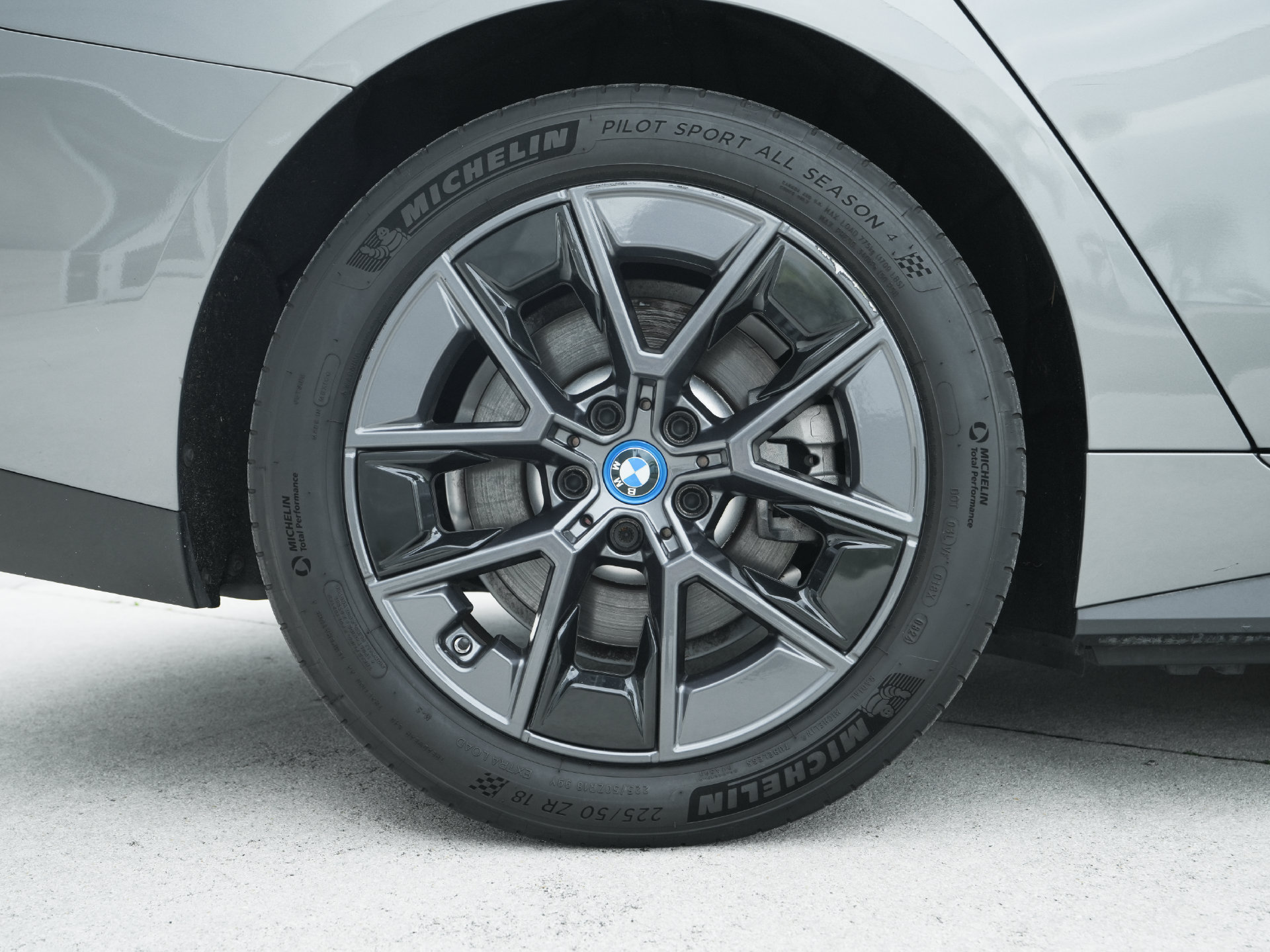 Used 2024 BMW i4 eDrive35 w/ Convenience Package RWD image 36