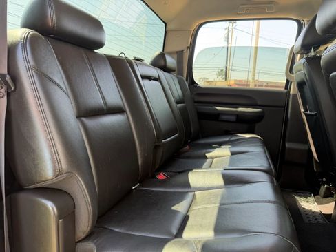 Used 2011 Chevrolet Silverado 2500 LT w/ Interior Plus Package image 17