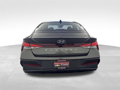 Used 2024 Hyundai Elantra SEL FWD image 8