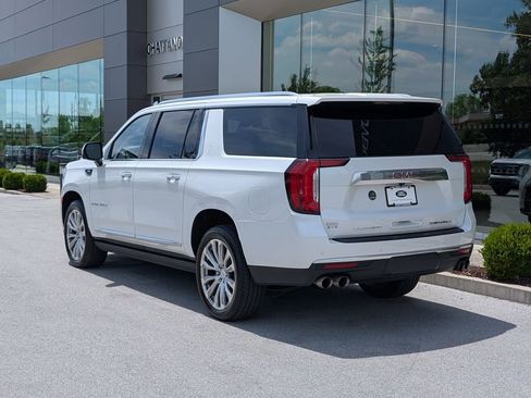 Used 2022 GMC Yukon XL Denali AWD/4WD image 3