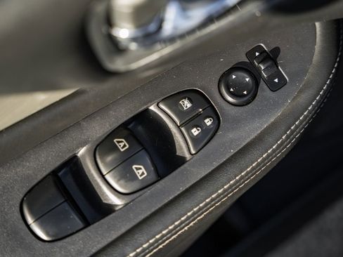 Used 2018 Nissan Murano SV image 36