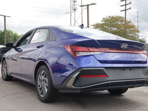Used 2024 Hyundai Elantra SEL FWD image 5