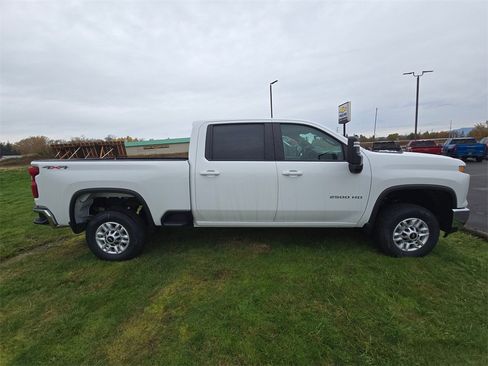 New 2026 Chevrolet Silverado 2500 LT image 2
