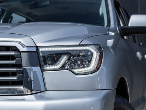 Used 2020 Toyota Sequoia SR5 image 15