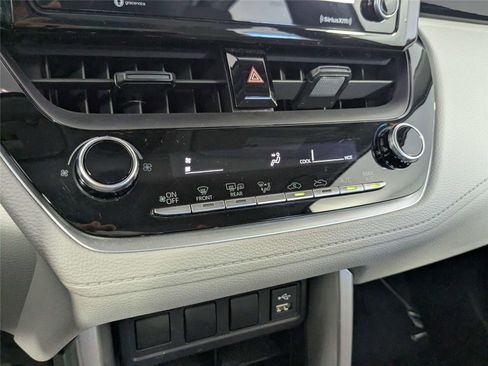 Used 2022 Toyota Corolla Cross L image 18