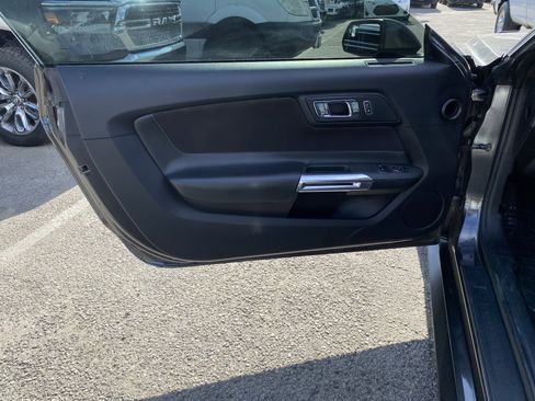 Used 2017 Ford Mustang GT RWD image 13