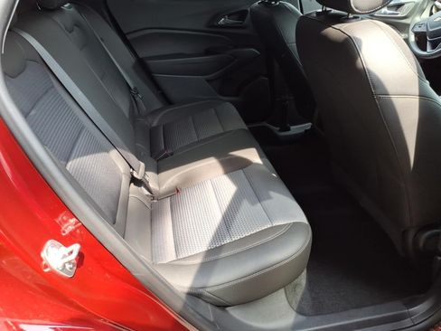 Used 2025 Chevrolet Trax LT FWD image 6