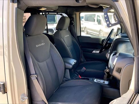 Used 2018 Jeep Wrangler Unlimited Sahara AWD/4WD image 13