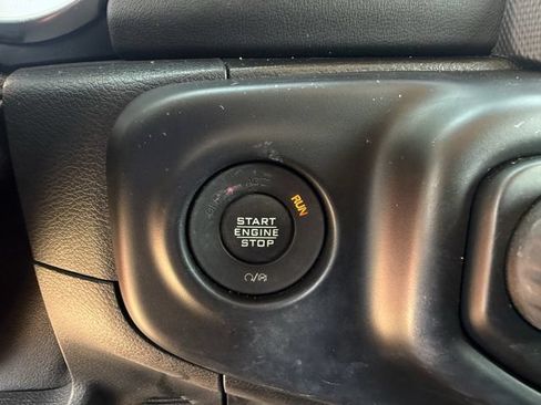Used 2020 Jeep Gladiator Overland AWD/4WD image 24