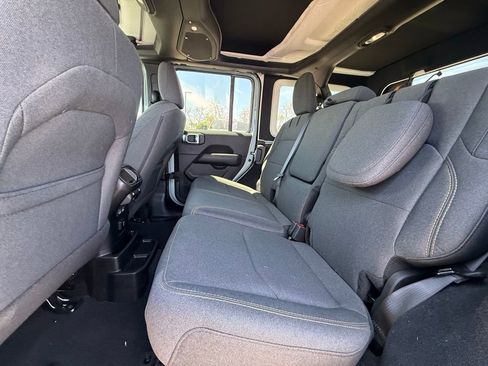 Used 2024 Jeep Wrangler Unlimited Sahara w/ Technology Group image 12