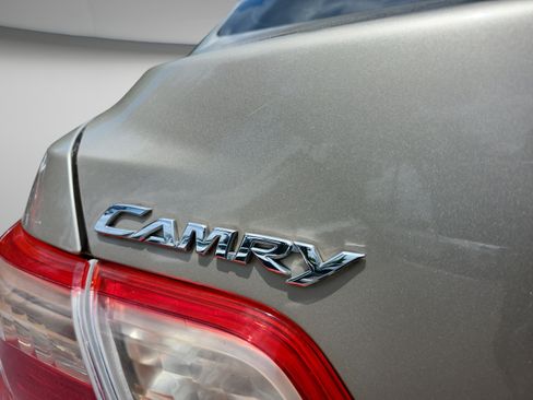 Used 2009 Toyota Camry SE FWD image 26