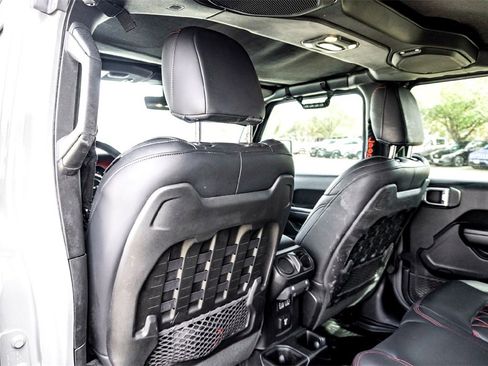 Used 2019 Jeep Wrangler Unlimited Rubicon image 30
