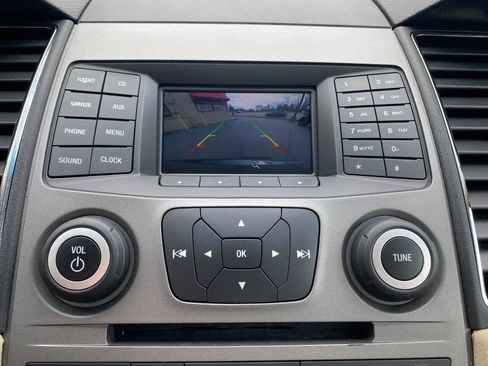 Used 2015 Ford Taurus SE FWD image 16