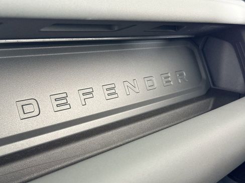 Used 2025 Land Rover Defender 110 X-Dynamic SE image 21