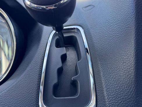 Used 2013 Chrysler Town & Country Touring image 31