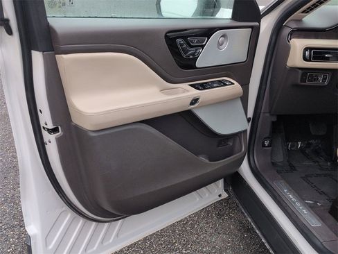 Used 2023 Lincoln Aviator Reserve w/ Equipment Group 201A image 9