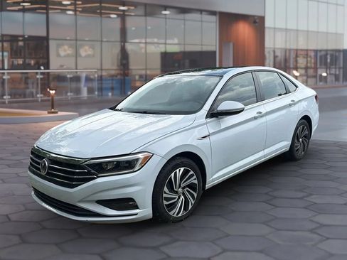 Used 2019 Volkswagen Jetta SEL Premium FWD image 2