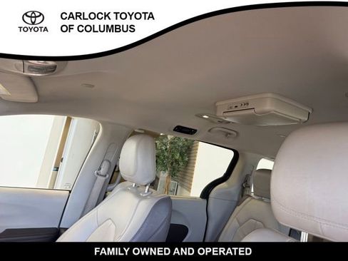 Used 2017 Chrysler Pacifica Touring-L image 13