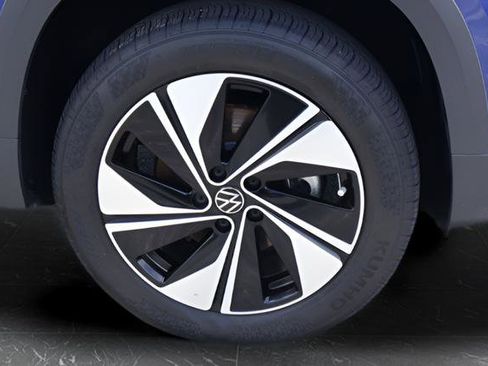Certified 2024 Volkswagen Taos SE AWD/4WD image 10