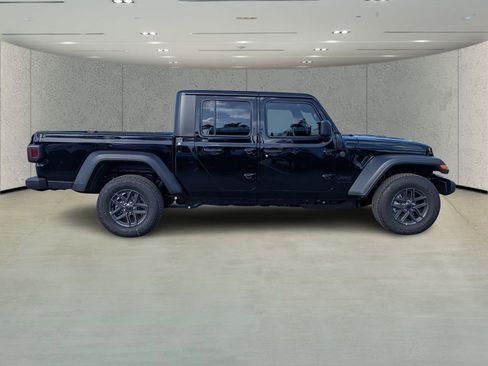 New 2026 Jeep Gladiator Sport image 3