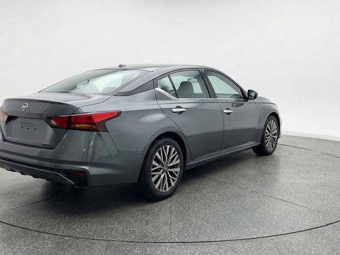 Used 2025 Nissan Altima 2.5 SV image 9