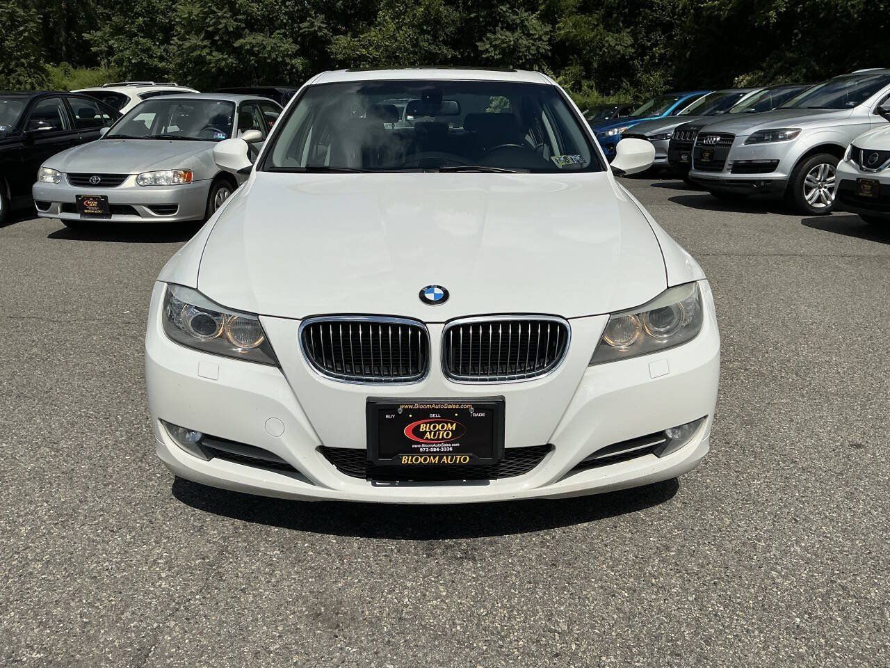 Used 2011 BMW 335i xDrive Sedan AWD/4WD image 2
