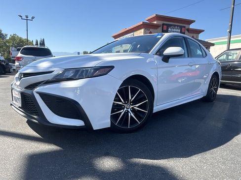 Used 2021 Toyota Camry SE FWD image 1