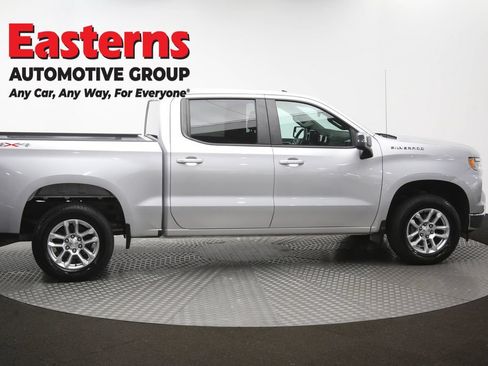 Used 2022 Chevrolet Silverado 1500 LT AWD/4WD image 46