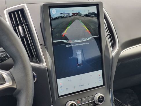 Used 2024 Ford Edge Titanium image 21