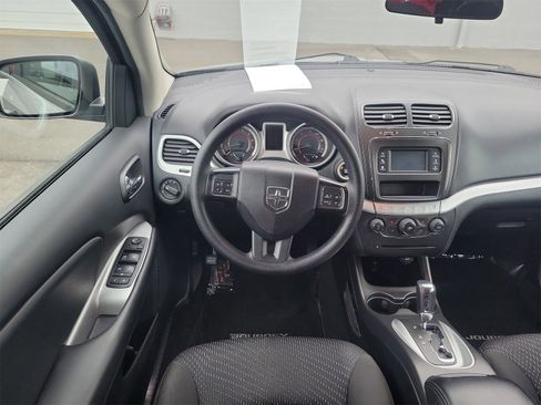 Used 2017 Dodge Journey SE w/ Flexible Seating Group image 11