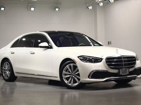 Used 2022 Mercedes-Benz S 500 4MATIC image 2