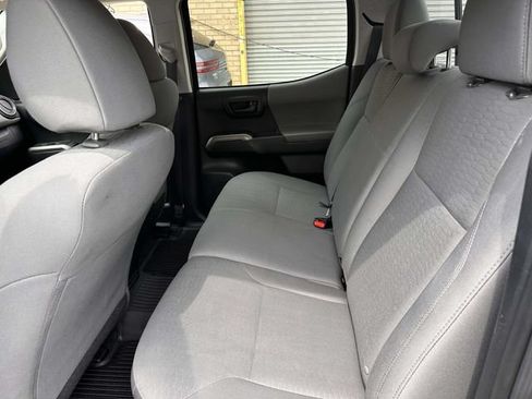Used 2017 Toyota Tacoma SR5 w/ Tow Package RWD image 21